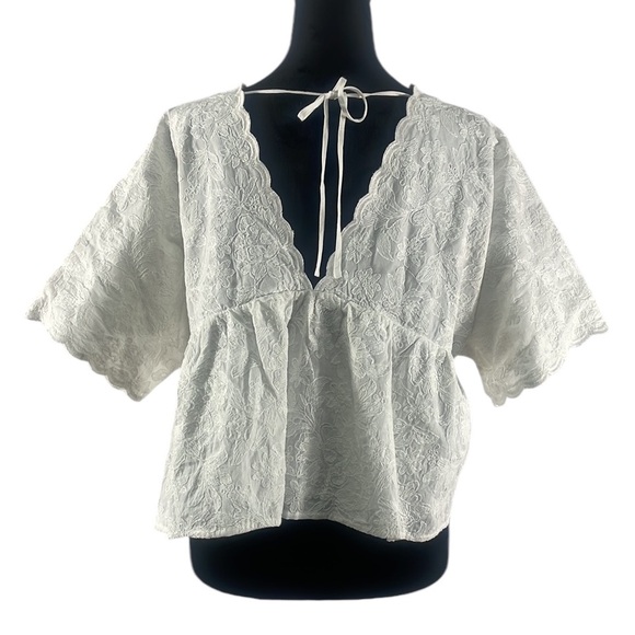 Anthropologie white floral stitched V neck flowy top, tie back, Medium,NWT - Picture 5 of 11